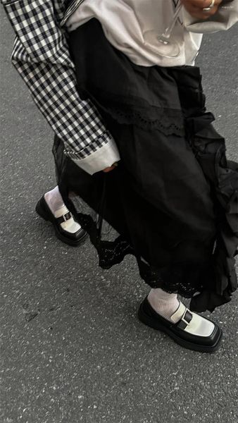 Scarpe eleganti Pelle verniciata Punta quadrata Colori misti Piatti con tacchi Mocassini Decorazione cucita Scarpine Femininos Luxo Designer femminile