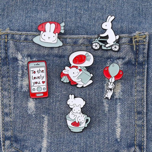 Broches design dos desenhos animados coelho branco cenoura esmalte broche pino de lapela para o adorável você balão bicicleta xícara de chá emblema sonho do coelho