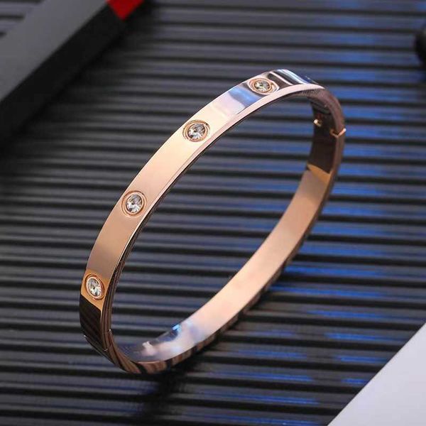 Bracciale originale 1to1 C-arter Coppia di moda Gioielli a mano in acciaio inossidabile di lusso leggero Dieci diamanti Oro 18 carati Tendenza Cielo pieno Stella 26X69