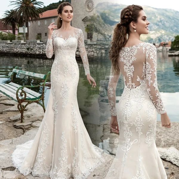 Atemberaubende Bride 2024 Luxuriöse Meerjungfrau-Brautkleider mit Kristallperlen, langen Ärmeln, V-Ausschnitt, abgestufte Rüschen, Kapellenschleppe, sexy Brautkleider