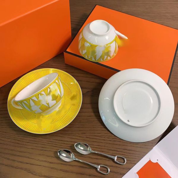 Designer-Tassen und Untertassen-Set, Sun-Serie, Bone China-Kaffeetasse mit Teller, exquisite Nachmittagstee-Tasse, Geschenkbox