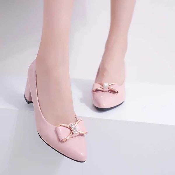 Sapatos de vestido rosa saltos femininos 2023 verão novo doce borboleta-nó das mulheres bombas moda dedo do pé apontado senhoras sapatos de salto alto elegante