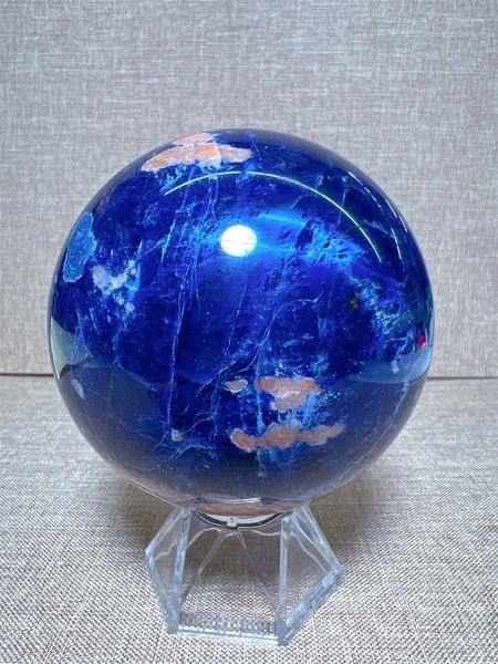 Figurine decorative Sfera di sodalite rosa naturale Forma libera con arco di pioggia Intaglio Reiki Pietra curativa Decorazione della casa Regalo squisito