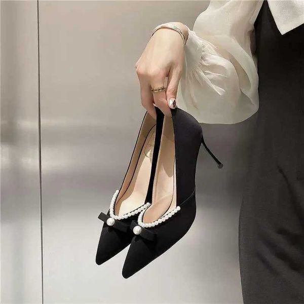 Scarpe eleganti Scarpe da donna 2023 Stilito con tacco medio Calzature estive da donna Punta a punta Fiocco da sera Perla in vendita Young Chic Point E A