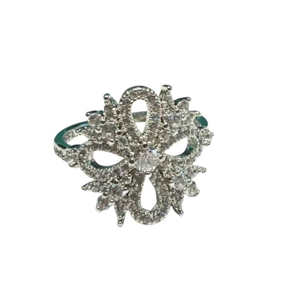 TIFF Ring Designer Luxus Mode Frauen Original Qualität T Schneeflocke Schlüsselanhänger Glücksblume eingelegt mit Volldiamant Hollow Out Design Mode Licht Schmuck