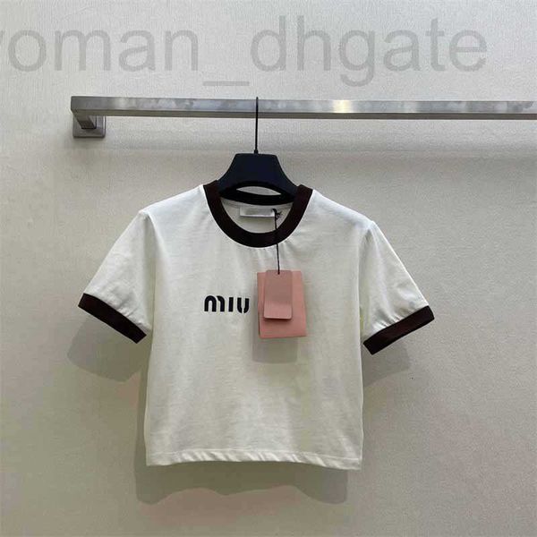 Designer de camisetas femininas 2024 início da primavera nova Nanyou MIU elegante estilo menina idade reduzindo colar borda contraste design carta impressa manga curta t-shirt 71uy