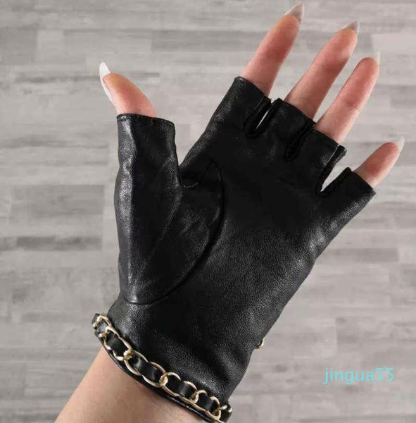 Fingerlose Handschuhe Damen Halbhandschuhe aus Leder mit Metallkette Totenkopf Punk8977239