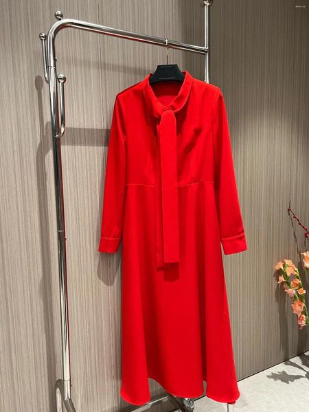 Vestidos casuais início da primavera estilo fita design ano vestido vermelho saia longa distribuição pérola broche simples e elegante