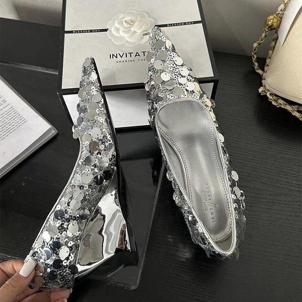 Scarpe eleganti Design italiano Décolleté da donna di lusso Decorazione con diamanti a punta in metallo Sandali da donna Pantofole da festa Strass Paillettes