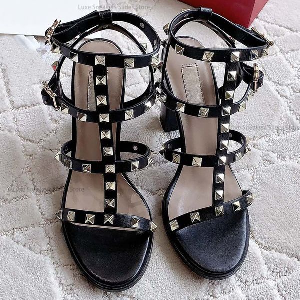 Abendsandalen mit Nieten und Nieten, runder Zehenbereich, klobiger Blockabsatz, echtes Leder, Schnalle, Riemchen, Sandale, Partyschuhe, Damen-Luxus-Designer-Fabrikschuhe mit Box