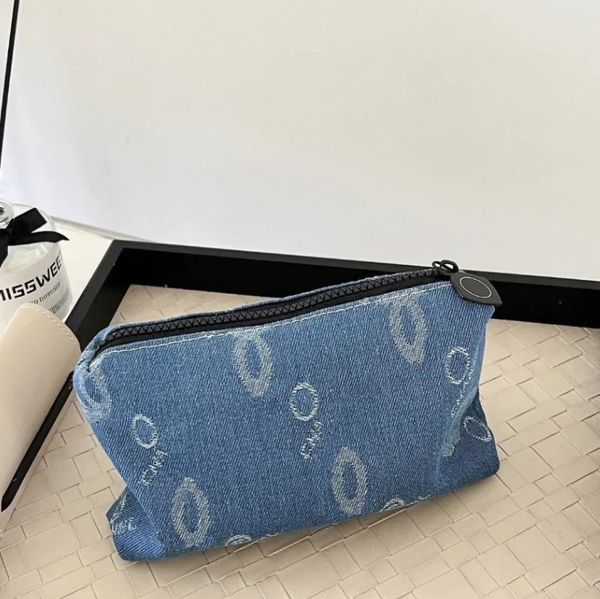 2024 Borse per il trucco Custodia da toilette Nuova borsa per il trucco di design in denim avanzata Borsa per cosmetici portatile di lusso portatile in denim