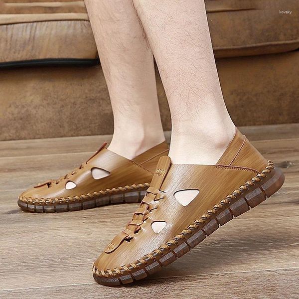 Sandálias masculinas de dedo fechado 2024 moda verão plus size sapatos de praia casual couro deslizamento para homens leves