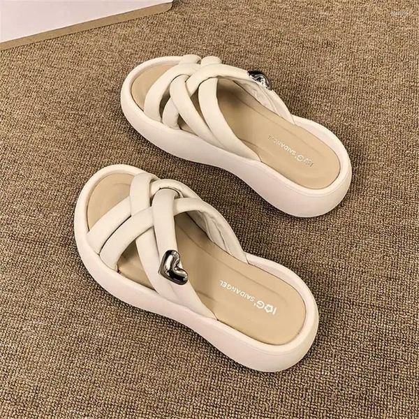 Sandali con aumento di altezza chiave scarpe basse scarpe da ginnastica da donna 43 pantofole divertenti sport cool trendy resort loafer'lar