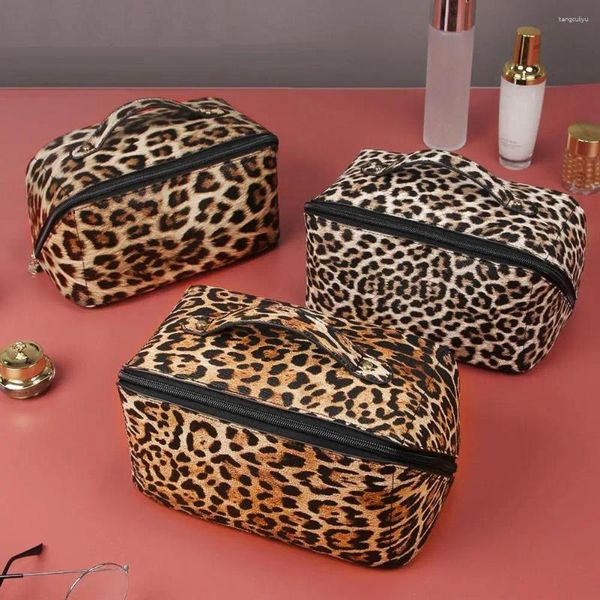 Borse per cosmetici Ottima borsa per il trucco femminile Apertura grande Texture morbida INS Trucco da viaggio con stampa leopardata