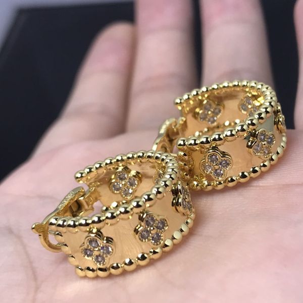 Üst sınıf marka lüks yonca küpeler kadınlar için kadın mücevher kadın 18k altın gümüş parlaklık kristal bling elmas daire küpe küpe kulak yüzük