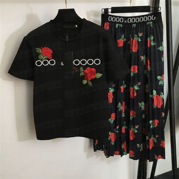 Футболка с вышивкой розы, плиссированные юбки, женские дизайнерские футболки из двух предметов, топы, комплекты коротких платьев из лямок с надписями