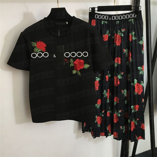 Rosa bordado t camisa saias plissadas mulheres duas peças designer camisetas tops carta webbing vestido curto conjuntos