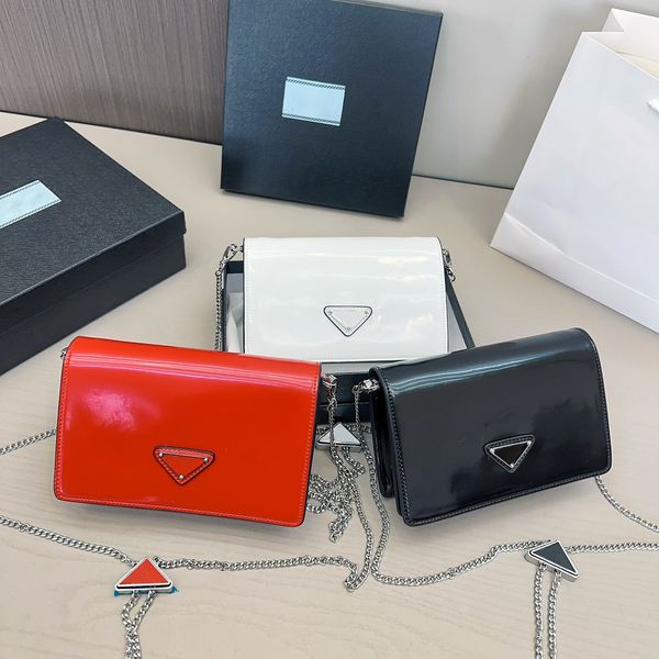 Designer famoso bolsa de ombro de couro brilhante de alta qualidade com bolsa de cadeia de logotipo, bolsa de armazenamento de batom socialite, festa da moda, data, mini-viagens de viagem