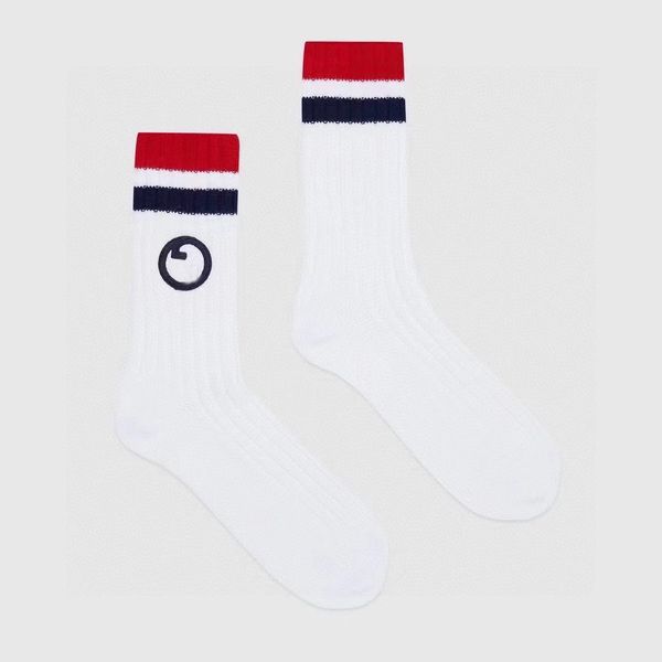 Top-Designer-Socken für Herren und Damen, luxuriöse High-End-Bequeme weiße Marken-Sportsocken mit Buchstaben, bequeme, atmungsaktive Socken aus reiner Baumwolle, Strumpfwaren, zwei Stück pro Karton