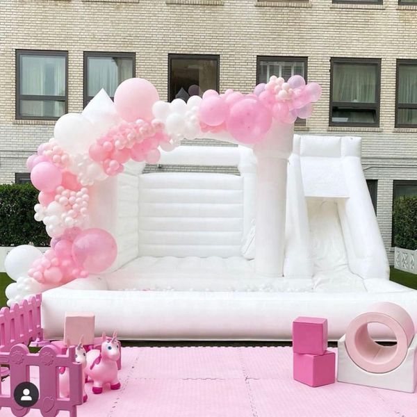 Castello gonfiabile combinato di rimbalzo bianco per matrimonio con scivolo e vasca per palline Letto da salto Castello gonfiabile buttafuori rosa Casa moonwalk per giocattoli divertenti