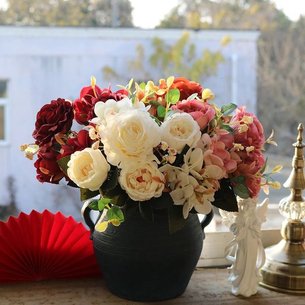 Fiori artificiali Bouquet di rose di seta vintage Ortensia Fiore di peonia Decorazione di nozze per la casa Coperta 240301