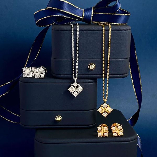 Collana da donna di lusso con zirconi intarsiati di diamanti pieni di nuova concezione Collana con bracciale lettera X intrecciata Orecchini Gioielli di design T02