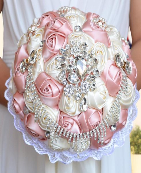 Bling Bling Spilla di cristallo Bouquet da sposa Fornitori di matrimoni colorati Damigella d'onore con fiori di raso rosa fatti a mano 2019 Manuale B9814693