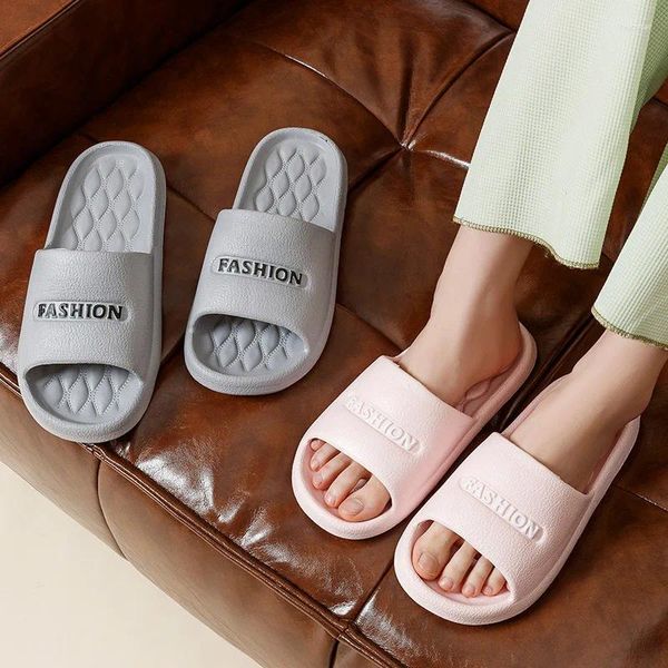 Hausschuhe Paar Sommer Indoor Frauen Bad Sandalen El Einfarbig Männer Flip-Flops Flache Schuhe 2024 Weiche Hause