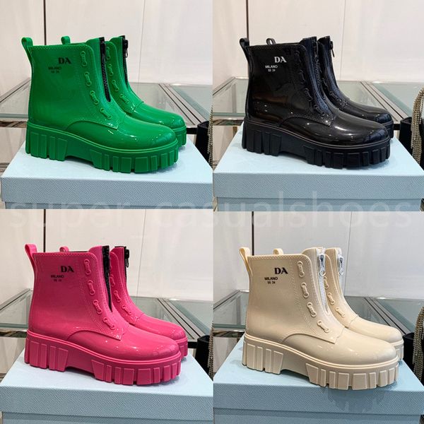 Mulheres Botas de Chuva Designer Triângulo Logo Ankle Boots EVA Borracha Plataforma Rainboots Marrom Verde Brilhante Rosa Preto Sapatos de Luxo Sapatilhas 35-40