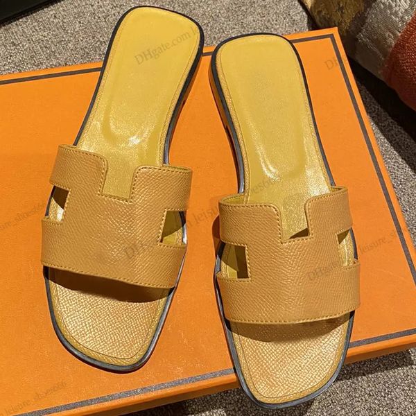 Stesso stile per le ciabatte da donna Pantofole firmate della migliore qualità Sandalo in pelle Ciabatte estive per l'outwear Ciabatte da spiaggia estive Scarpe primaverili piatte originali Sandali estivi