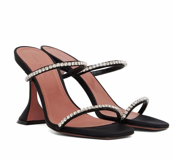 Top Sommer Beliebte Amina Muaddi Gilda High Heels Sandalen Schuhe Damen Pantoletten Kristallverzierte Leder Pantoletten Martini-Absatz Partykleid Perfekter Wanderschuh mit Absatz