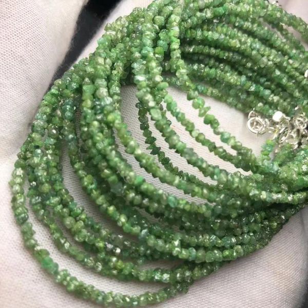 Pietre preziose sciolte Meihan all'ingrosso Top Diamante verde naturale Rocce originali Perline Braccialetti con pietre preziose 925 Prodotti di tendenza del design in argento