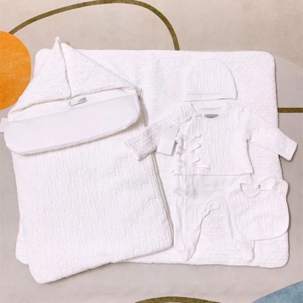 Conjuntos novo infantil branco macacão conjunto + babador + chapéu para bebê menina macacão cltohing conjunto bebê meninos macacões recém-nascidos footies