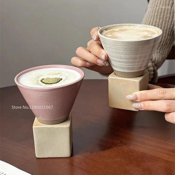 Tazze In tazza da caffè in ceramica fatta a mano creativa retrò cinese Semplice tazza di latte tirando la tazza a forma di imbuto ruvida