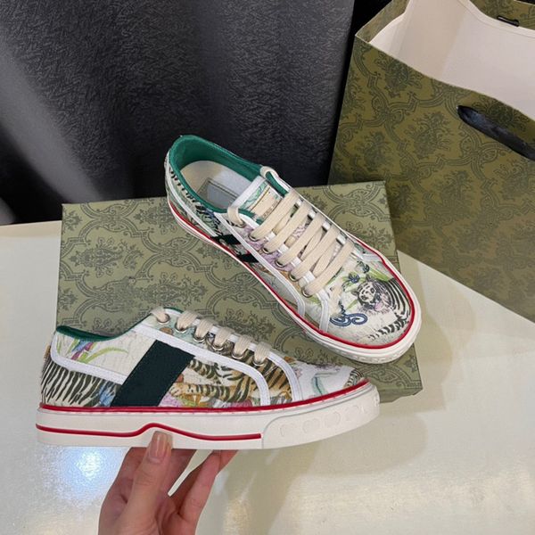 Stazione Europea Scarpe Casual di Stoffa di Lusso Scarpe da Uomo Scarpe Estive Traspiranti di Tela con Fiori Antichi Scarpe da Tavola Versatili per Uomo e Donna con Fondo Piatto