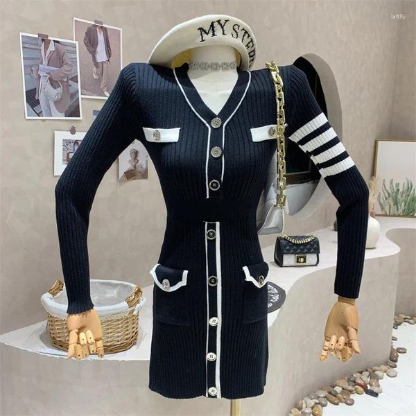 Abiti casual francese sexy sottile lavorato a maglia abito corto preppy stripe a maniche lunghe con scollo a V maglione donna autunno moda pulsante veste Q915