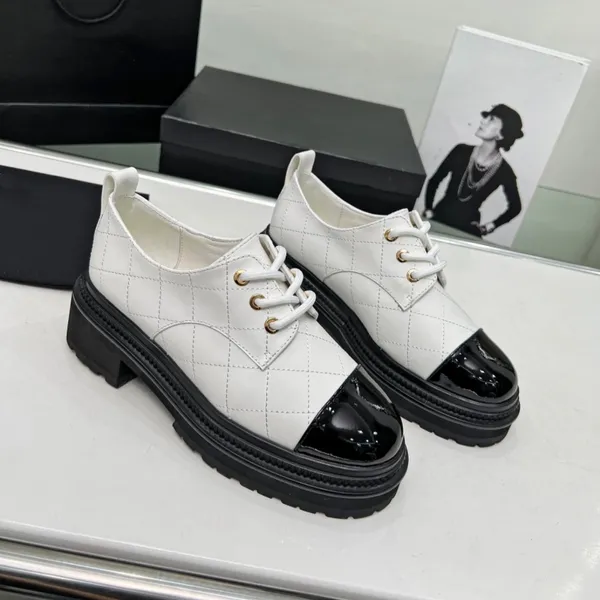 Classico di alta qualità 23ss Nuovo prodotto Designer Scarpe casual B22 Suola spessa Aumentata Griglia di diamanti Piccole scarpe in pelle Scarpe singole da donna in vera pelle