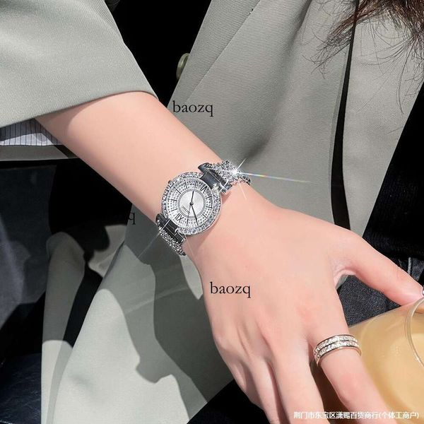 Relógio feminino leve de luxo e pequeno mercado 2024 nova marca famosa feminina cheia de diamantes novo produto temperamento sofisticado e relógio de celebridades da Internet