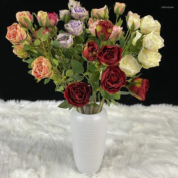 Fiori decorativi Piante artificiali Rose rosse Bouquet a 6 teste Decorare il giardino domestico