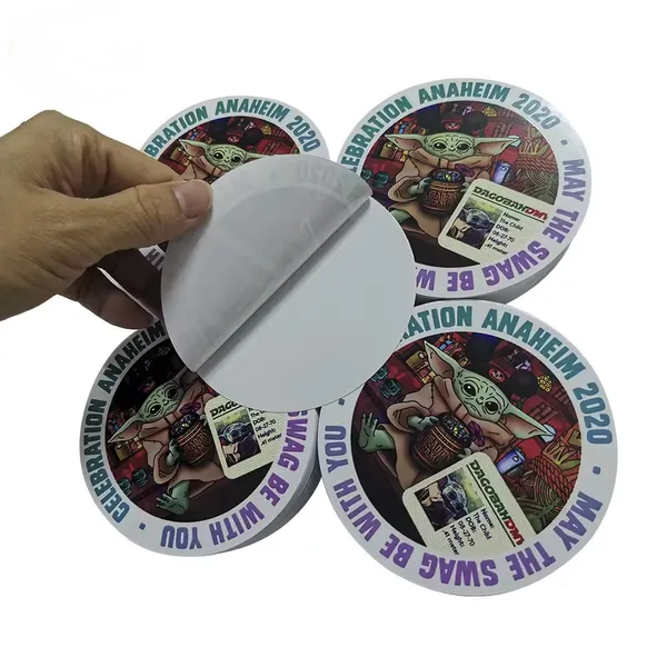 Adesivi con logo fustellati personalizzati Adesivo in vinile impermeabile Etichette di stampa autoadesive per l'imballaggio di tazze Adesivo per bottiglie