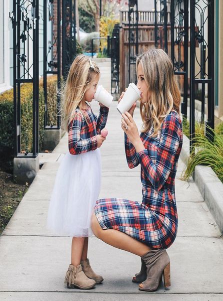 Neue Herbst Mädchen Plaid Spleißen Tüll Prinzessin Kleid karierten Langarm mutter baby tochter passenden kleid familie passenden Clo3973436