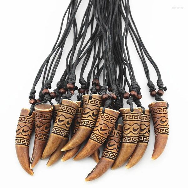 Anhänger Halsketten Lot 12 stücke Cool Boy männer Imitation Knochen Carving Totem Wolf Zahn Charms Anhänger Amulett Halskette Geschenke MN334