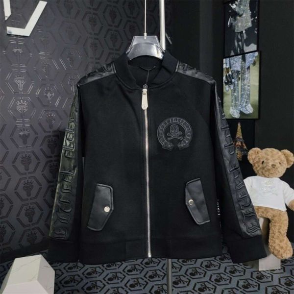 Lederjacke für Herren, Totenkopf, heißgepresst, Diamant-Stickerei, Lederabzeichen, Baseball-Kragen, Strickjacke mit Baumwolljacke, Designer-Herrenjacke, winddichter Parka-Mantel QPGH