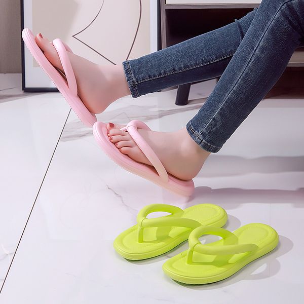 yyds 2024A nova moda feminina de verão fora usar rede antiderrapante praia vermelha eva cor sólida fundo plano passo na merda senso pé flip flops