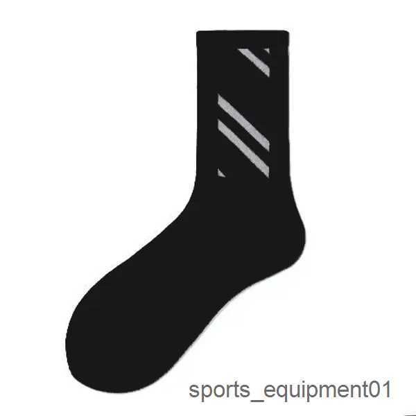 Off Fashion Mens Streetwear Meias Mulheres Homens de Alta Qualidade Algodão All-Match Arrow X Impressão Respirável Preto Branco Mistura Futebol Basquete Esportes Sock PM9I