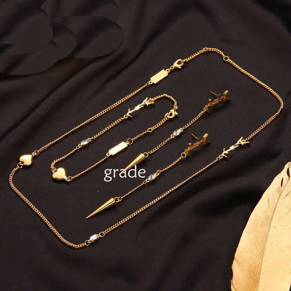 Gioielli firmati Yslss Set Bracciale Orecchini Collane Pendenti Marchio di lusso Lettera Girocollo Collana Catena Braccialetti Cuore Nappe Orecchini a bottone Accessori per gioielli 881