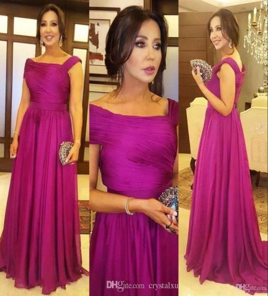 Abiti per la madre della sposa economici lunghi semplici in chiffon fucsia Scollo rotondo drappeggiato Plus Size Abito da cerimonia nuziale con maniche ad aletta Abito formale Mother1858512