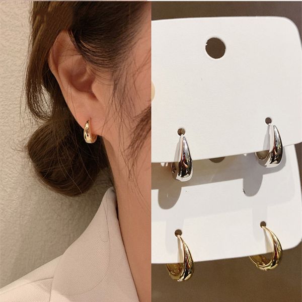 Simple circle earrings for women Delicate small buckle earrings Retro metal studs niche earrings 22210