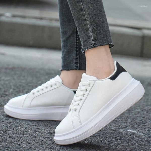 Scarpe casual da uomo Sneakers da donna Autunno in pelle Alla moda Innalzamento Piccolo Bianco Alla moda da corsa