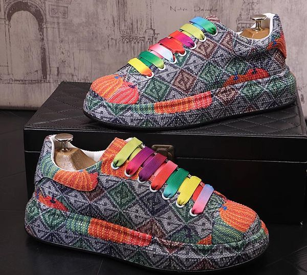 Nuove punte di dente di leone scarpe piatte in pelle strass moda uomo ricamo vestito mocassino pantofola da fumo scarpe casual con diamanti scarpe da ginnastica runner da esterno scarpe da coppa